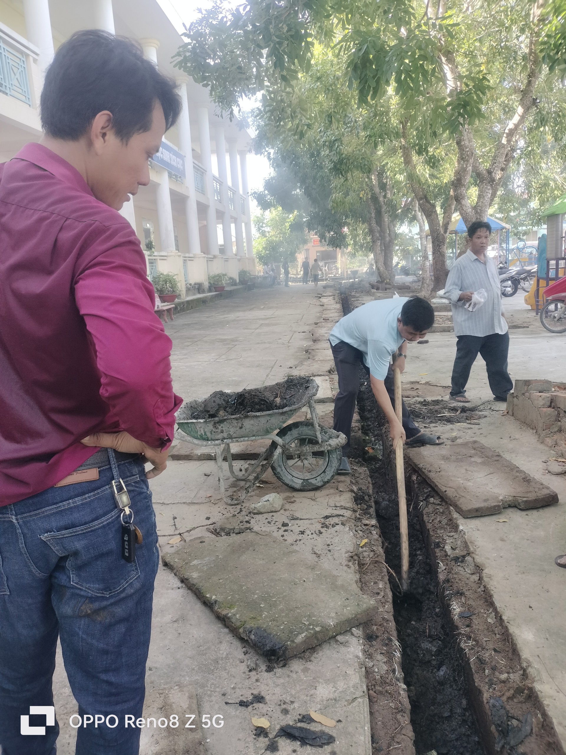 TẬP THỂ GV-CNV TRƯỜNG TIỂU HỌC MỸ HƯƠNG A TỔ CHỨC LAO ĐỘNG ĐỂ CHUẨN BỊ NĂM HỌC MỚI 2023-2024